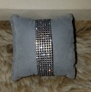 Stretch crystal bracelet.